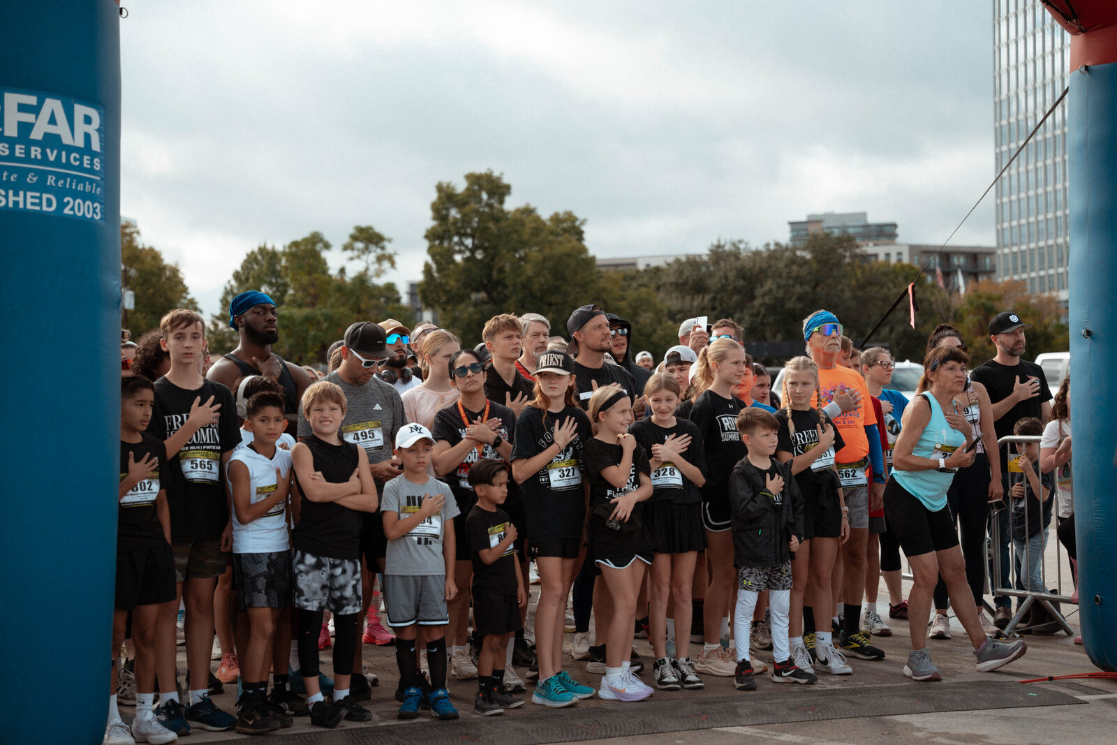 Crowd at the Justice Run start line